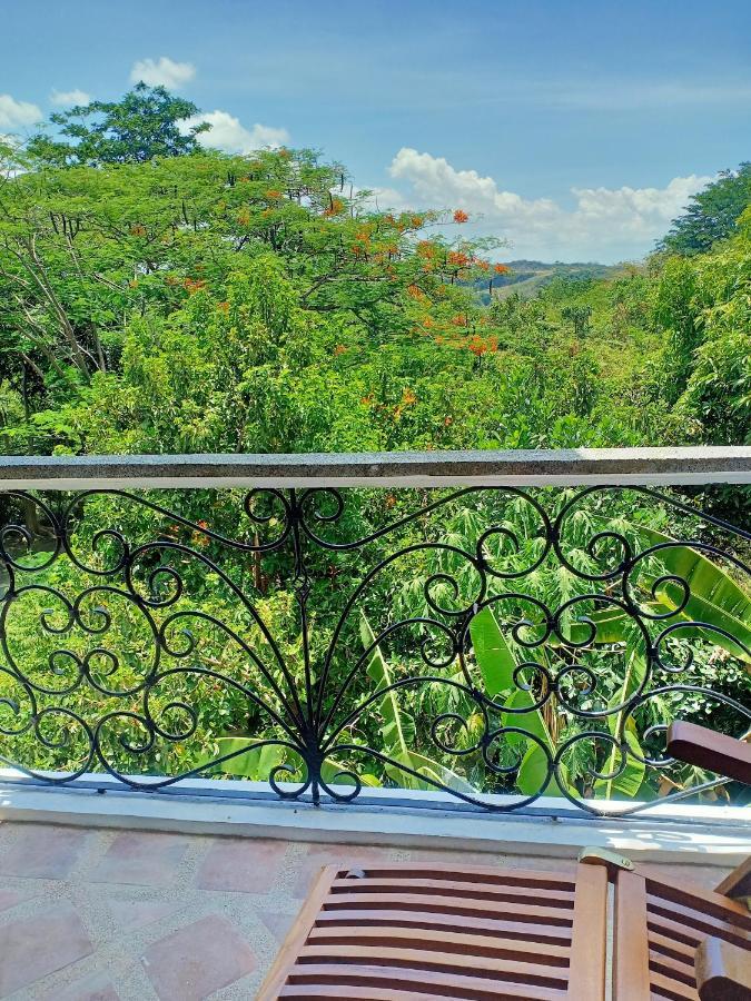 El Castillo Bed And Breakfast Angono Kültér fotó
