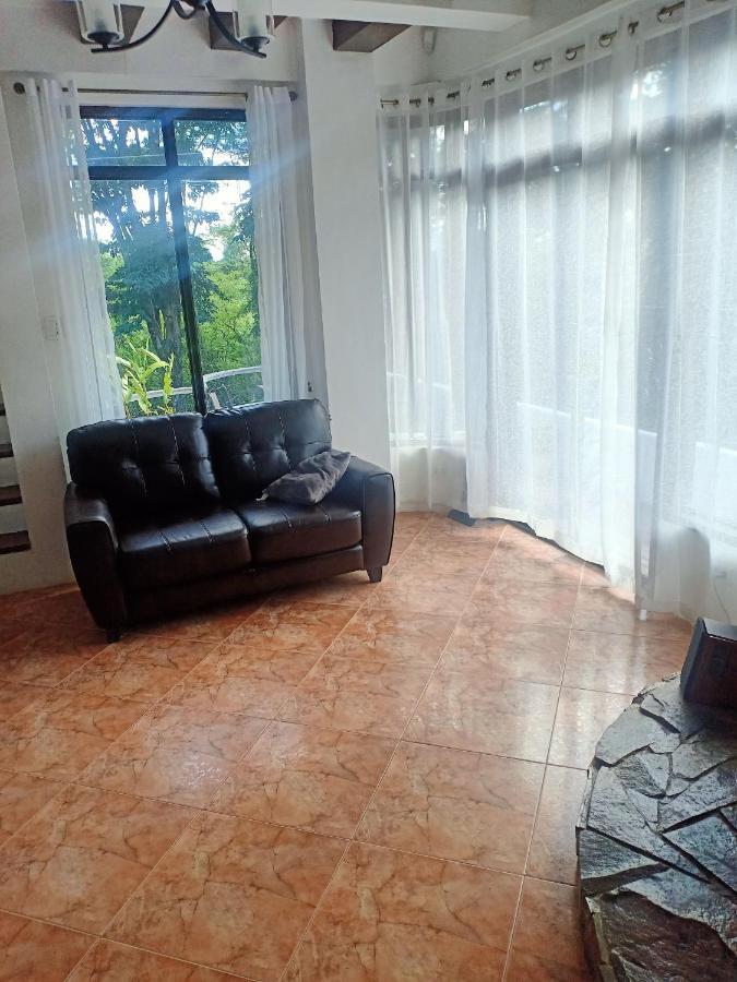 El Castillo Bed And Breakfast Angono Kültér fotó