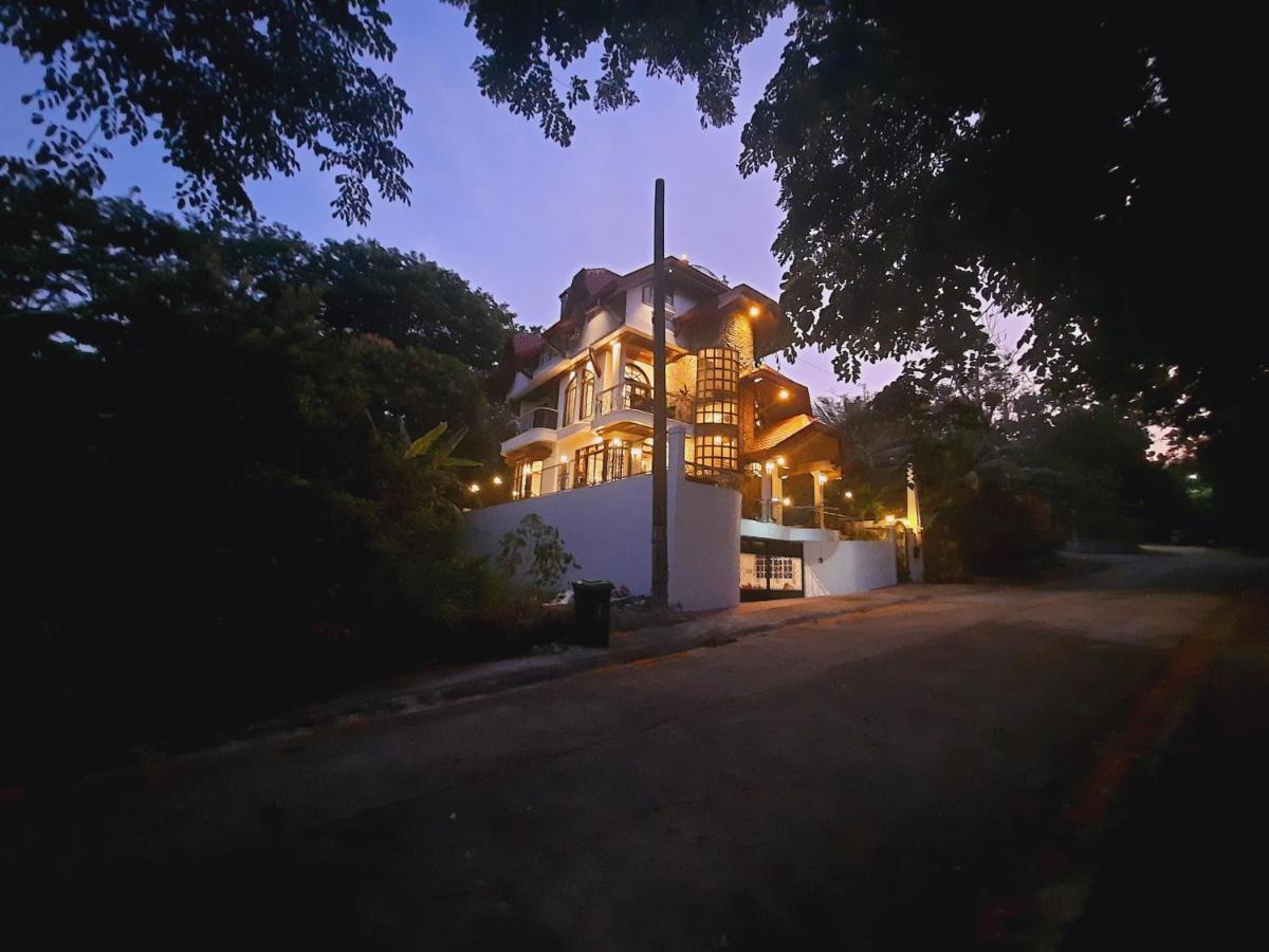 El Castillo Bed And Breakfast Angono Kültér fotó