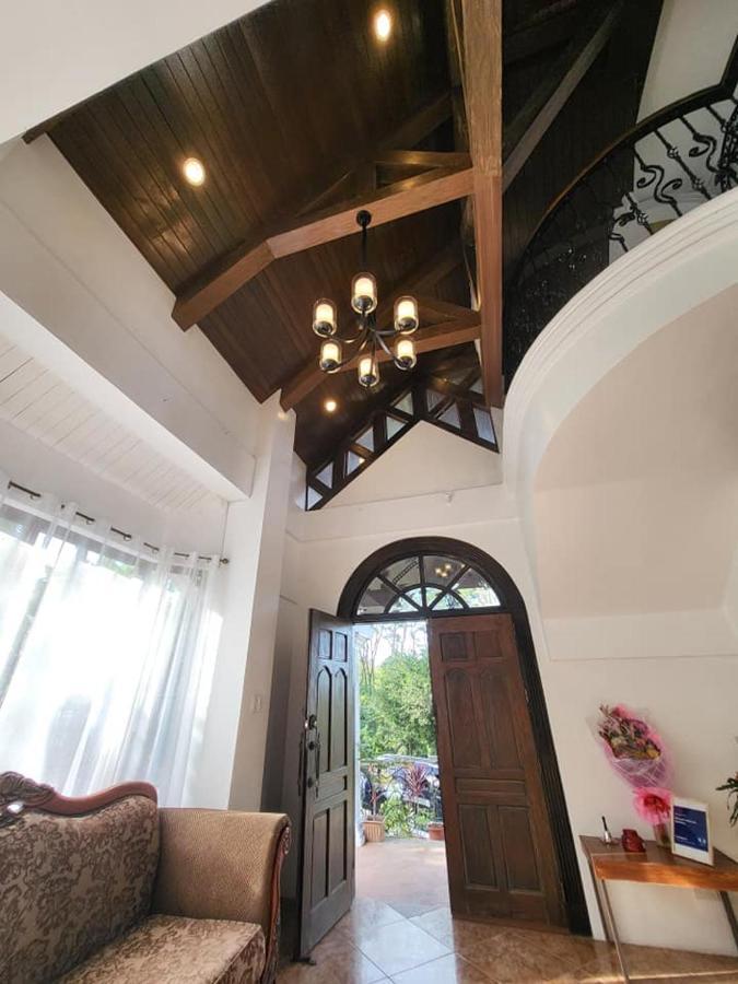 El Castillo Bed And Breakfast Angono Kültér fotó