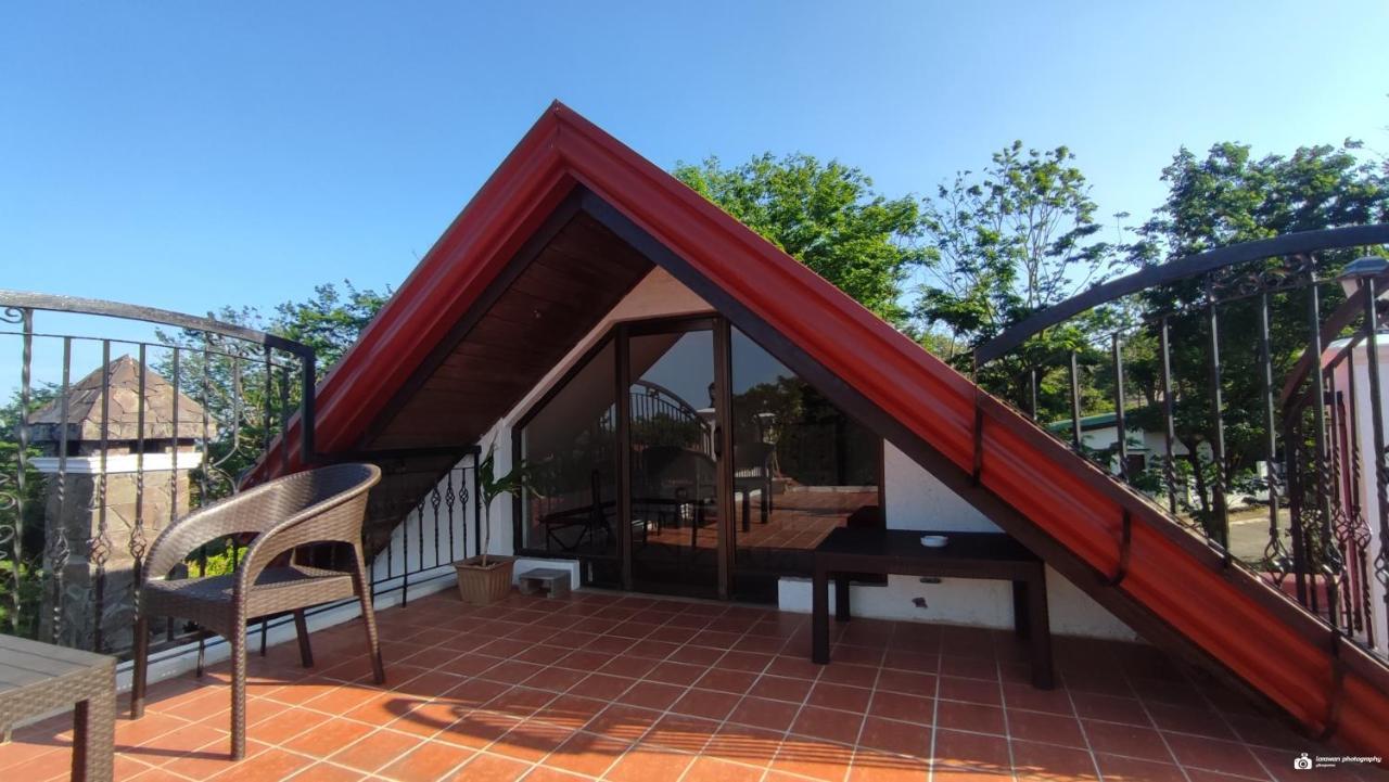 El Castillo Bed And Breakfast Angono Kültér fotó