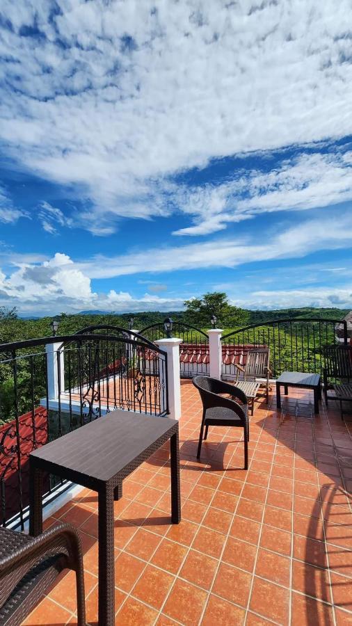 El Castillo Bed And Breakfast Angono Kültér fotó