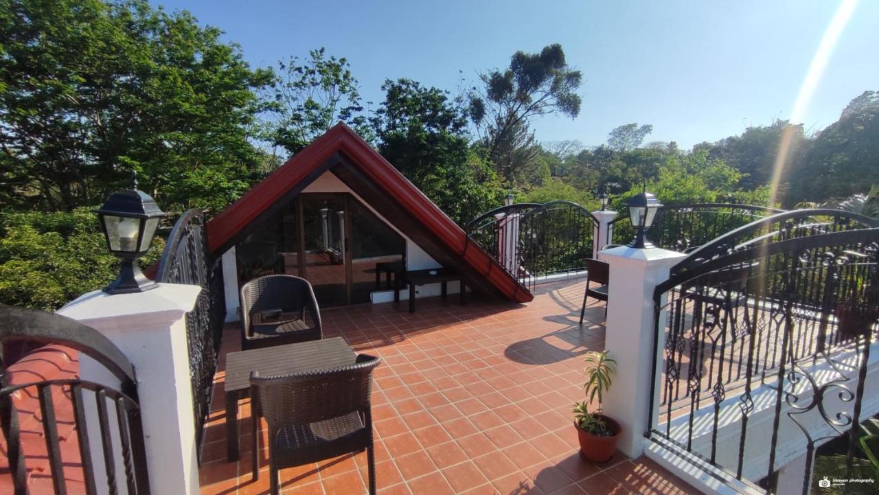 El Castillo Bed And Breakfast Angono Kültér fotó